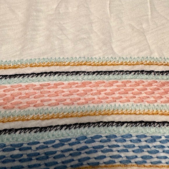 Ann Taylor Loft. White sleeveless tank top with multicolor pattern. Size L. - Picture 2 of 4